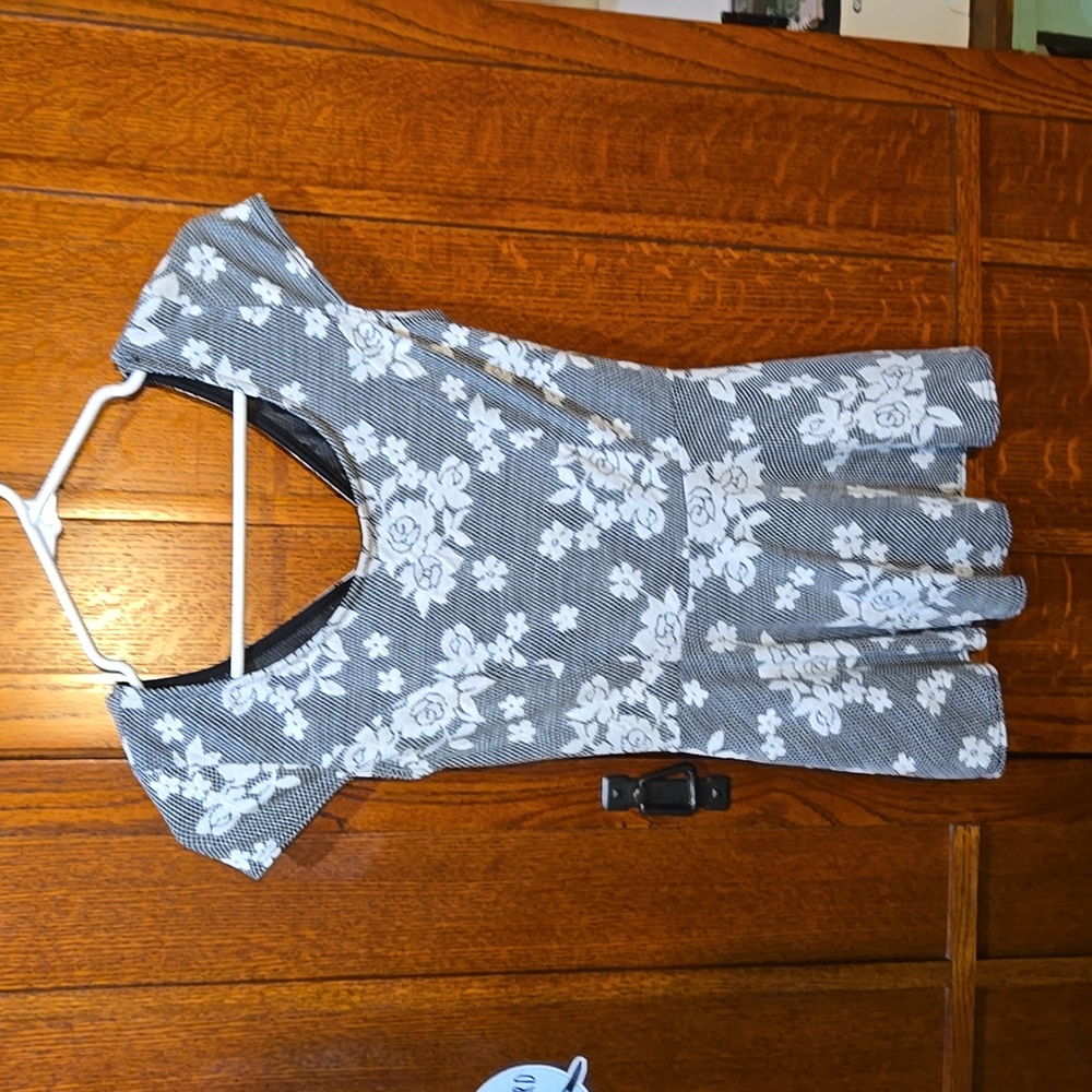 Size Small Zouk: Faux Lace Peplum Top